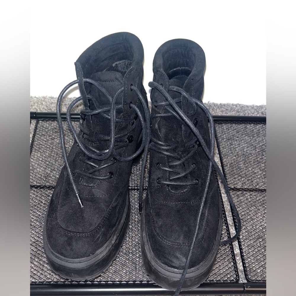 Short combat boots